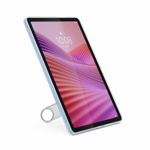 Tablet en un soporte con pantalla encendida mostrando la hora.